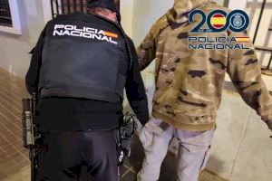 La Policía Nacional despliega un dispositivo de prevención de la delincuencia en el barrio de Torrefiel