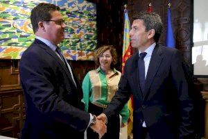 La dirección de Vithas se reúne en el Palau de la Generalitat con el president Carlos Mazón