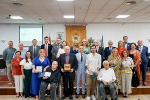 Un libro permite homenajear de nuevo los premiados con los Galardones de Honor del 9 de Octubre de Alberic