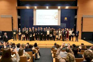 Tres registradoras valencianas, distinguidas con la Cruz de San Raimundo de Peñafort de primera clase