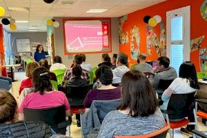 Éxito de participación en la charla sobre adolescencia en la Escuela de Familias de El Puig