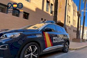 Un ladrón atraca una joyería en Orihuela y pierde el botín y las llaves del coche cuando huye de los vecinos