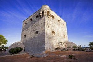 De Peñíscola a Pilar de la Horadada: Un paseo por las torres vigías del litoral con 'De temor i seda'