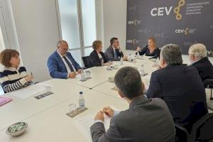 Industria se compromete a trabajar junto a las asociaciones del transporte para mejorar el servicio de inspección de las ITV