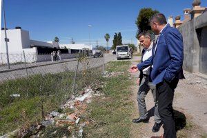 L'alcalde de Borriana visita els problemes d'urbanització en la zona carrer Joan Pau II i antiga Vieta de Borriana