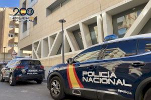 Amenaza con "pegar un tiro" a una mujer de Alicante por una disputa vecinal por dinero