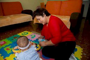 Quasi 7 de cada 10 famílies monoparentals femenines de la Comunitat Valenciana estan en risc de pobresa o exclusió social