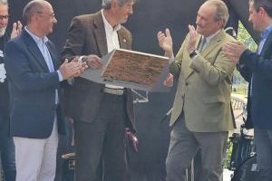 Aguirre destaca en Fontanars dels Alforins la labor de los viticultores al compatibilizar la conservación del entorno con el desarrollo