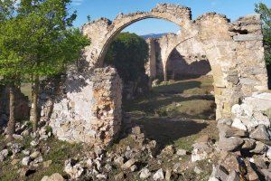 Pina de Montalgrao vuelve en romería a la ermita de la Virgen de la Vallada y busca restaurarla