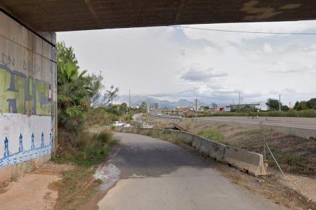 Fallece un motorista al estrellarse por la noche en Castellón