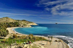 Villajoyosa cuenta con 6 playas con bandera azul y lidera el número de banderas azules en la Marina Baixa