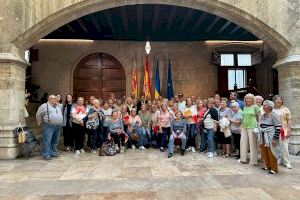 El president Mazón recibe al Grupo 3ª Edad de La Nucía en el Palau de la Generalitat