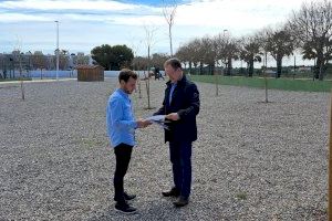 La zona recreativa municipal de la calle Levante de Alcossebre se completará con barbacoa, merenderos, nuevos baños y mejora de iluminación