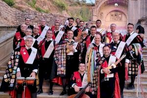 Oropesa del Mar se viste de gala con la Tuna de Magisterio de Castellón y conquista la localidad con su música y tradición