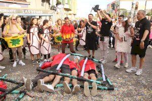GALERIA | Búscate en las fotos más divertidas y coloridas de la Cabalgata de Fiestas de Vila-real