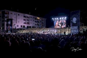 Más de 1.500 alumnos de la Escuela Pública cantan sobre un mismo escenario en Altea