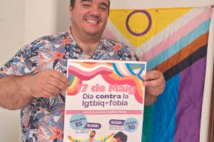 El departament de Polítiques LGTBIQ+ de Sagunt celebra el Dia contra la LGTBIQ+fòbia en els mercats municipals