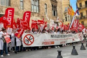 El personal de la sanidad denuncia los recortes de la Conselleria de Sanidad ante el Palau