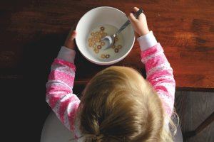 Cuatro de cada diez cereales de desayuno para niños suspenden la Escala Saludable de OCU