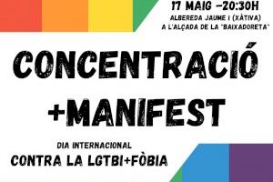 Concentración en Xàtiva por el Día contra la LGTBIQ+fobia