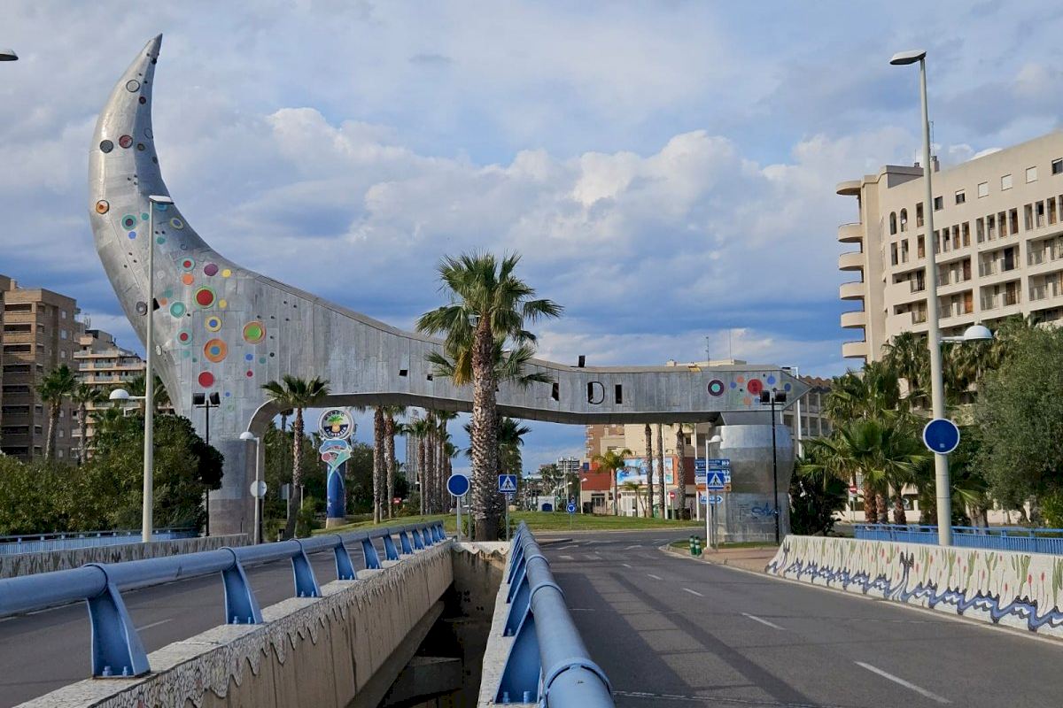 Adiós definitivo a Marina d'Or: Oropesa elimina el icónico rótulo de la ciudad de vacaciones