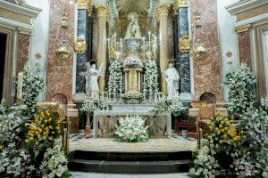 Mantos de flores para la Geperudeta: la Basílica acoge la Festa dels Floristes