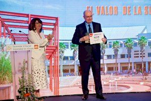 La UA nombra “Alumni de honor” al economista Jorge Padilla Blanco, presidente de Compass Lexecon EMEA