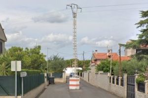 Vila-real soterra la línea de media tensión paralela en la calle de la Ermita y elimina las torres para ganar seguridad