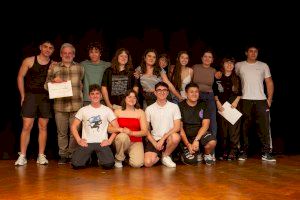 El IES Pascual Carrión de Sax gana el VII Festival Escolar de Teatro Grecolatino de la UA con “Amores griegos: Safo, Alcibíades, Hiparquía”