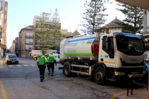 Nueva fase de la campaña intensiva de limpieza en las calles de de Catarroja
