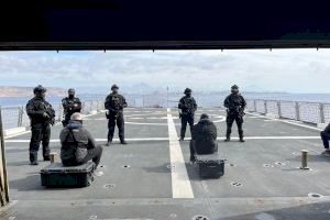 Una célula terrorista pretendía "atentar" en el Puerto de Alicante: así ha sido el ejercicio de asalto de la Guardia Civil desde un buque