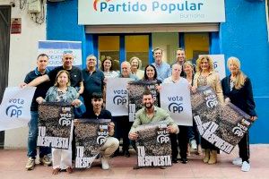 El PP de Burriana arranca la campaña electoral europea del 9-J con la pegada de carteles