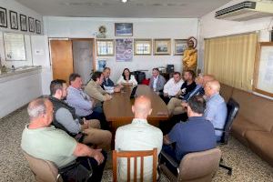 Aguirre muestra su apoyo a los pescadores castellonenses en Vinaròs ante representantes de las tres federaciones provinciales