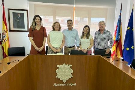 La delegada del Consell en Alicante se reúne con el alcalde de Agost