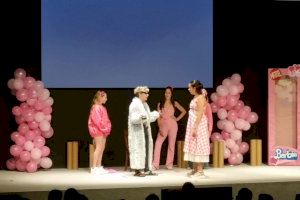 Teatre i dansa urbana per a potenciar l'autoestima i el treball en equip dels joves de Nules amb l'obra 'Barbie'