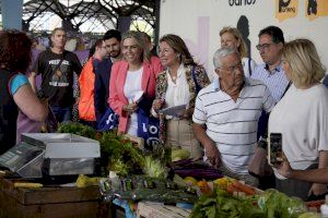 Barrachina y Carrasco visitan el Mercado del Lunes  para pedir un voto “que permita el cambio también en el Gobierno de España”