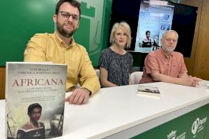 La escritora de Petrer Verónica Martínez presenta su nueva novela, “Africana”, que tiene como coautor al  capitán de Navío de la Armada