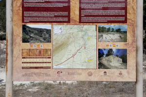 El Museo Arqueológico de Alcoy renueva el panel de información de la ruta arqueológica del Canal