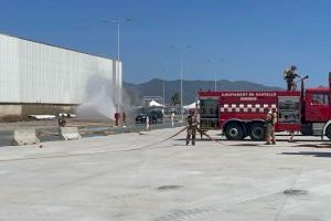 Nube tóxica sobre el Puerto de Castellón: Así ha sido el simulacro de los bomberos