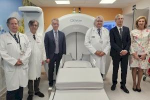 El Hospital Clínico pone en marcha un modelo único en Europa de radiocirugía Gamma Knife que tratará a alrededor de 750 pacientes al año