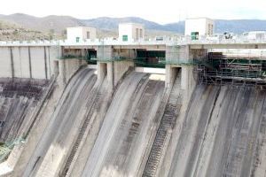 La Confederación Hidrográfica del Júcar modifica las compuertas de la presa de Beniarrés para mejorar la seguridad ante avenidas