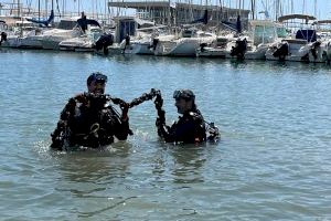 Las jornadas de limpieza marina “Simbiosis por el medio ambiente” extraen 604 kilos de residuos de aguas del puerto de Dénia