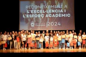 El Ayuntamiento de Massanassa reconoce la excelencia y el esfuerzo del estudiantado de la localidad