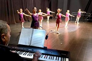 El Conservatorio de Danza reúne a 450 escolares de Benidorm en el ciclo ‘¿Quieres bailar?’