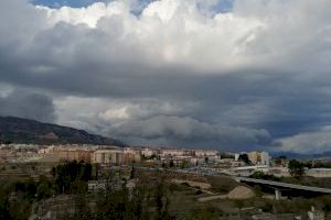 Un inicio y final de viernes lluvioso con posibilidad de tormentas como antesala del fin de semana en la Comunitat Valenciana