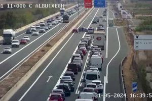 Un accidente en Albuixech colapsa la V-21 a la entrada de Valencia