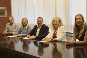 El Ayuntamiento renueva su colaboración con la Protectora de Animales y Plantas de Benidorm