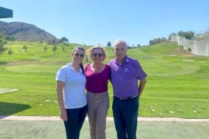 20 niños y adolescentes en neurorrehabilitación juegan al golf como actividad terapéutica de Vithas Aguas Vivas