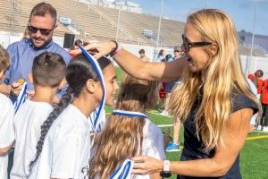 Los Juegos Escolares reúnen a centenares de alumnos y familias en la CD Guillermo Amor de Benidorm