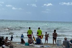 Alicante da inicio a la temporada alta en las playas con el servicio diario de socorrismo